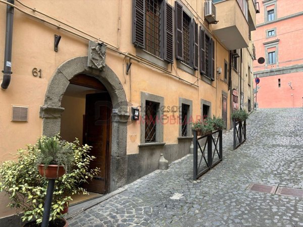 locale commerciale in vendita a Marino