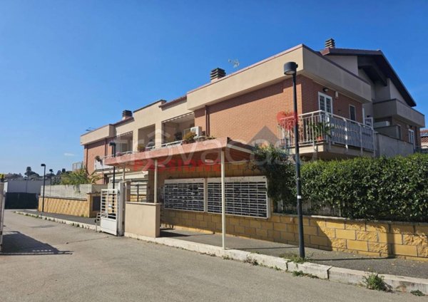 appartamento in vendita a Marino in zona Poggio delle Mole