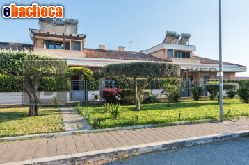 casa indipendente in vendita a Marino