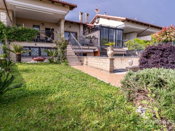 casa indipendente in vendita a Marino in zona Castelluccia