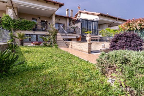 casa indipendente in vendita a Marino in zona Frattocchie