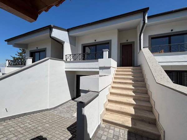 casa indipendente in vendita a Marino