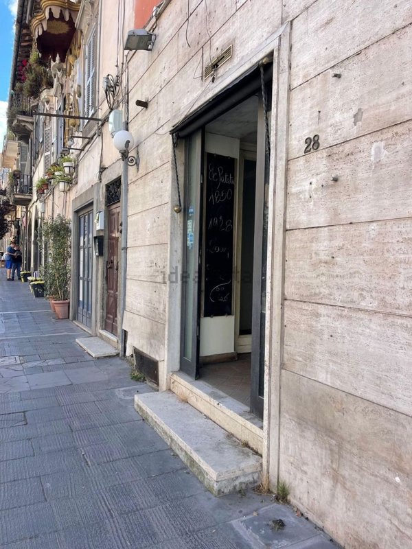 locale commerciale in vendita a Marino