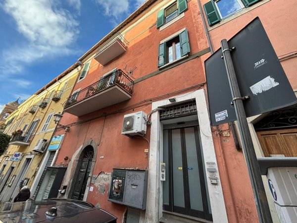 locale commerciale in vendita a Marino