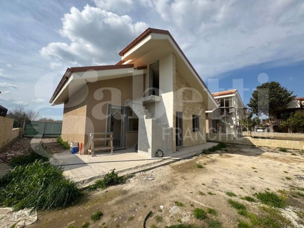 casa indipendente in vendita a Marino in zona Frattocchie