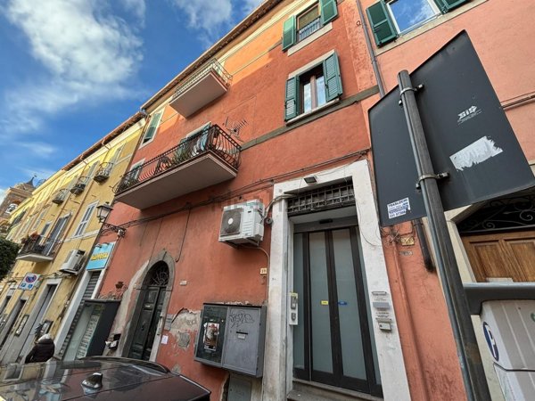 locale commerciale in vendita a Marino