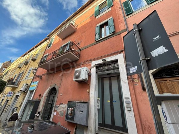 locale commerciale in vendita a Marino