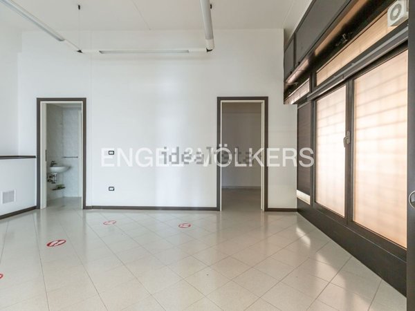 locale commerciale in vendita a Marino