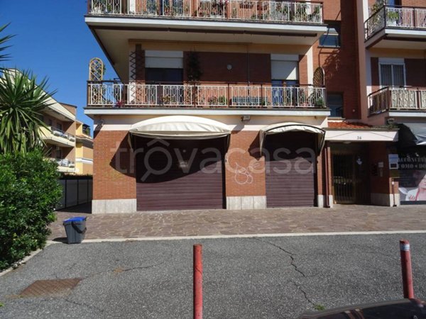 negozio in vendita a Marino in zona Poggio delle Mole