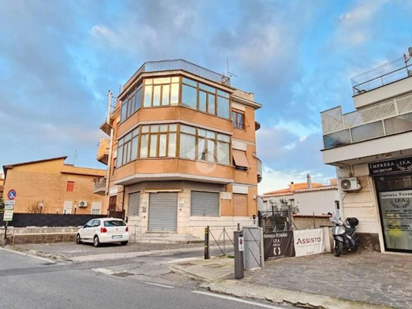 negozio in vendita a Marino in zona Cava dei Selci