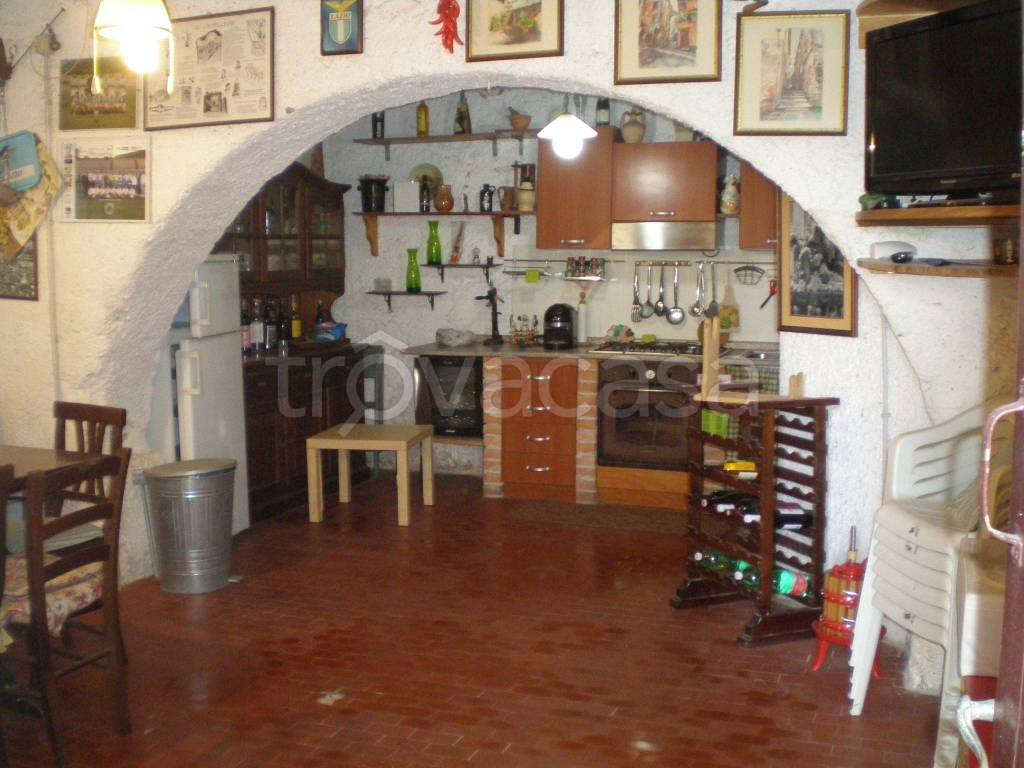 locale commerciale in vendita a Marino