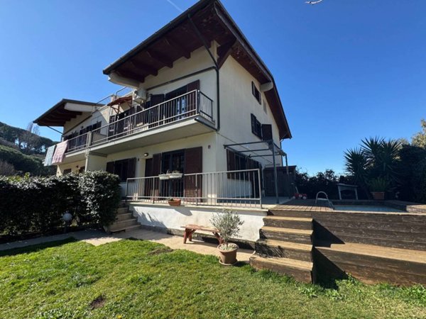 casa indipendente in vendita a Marino
