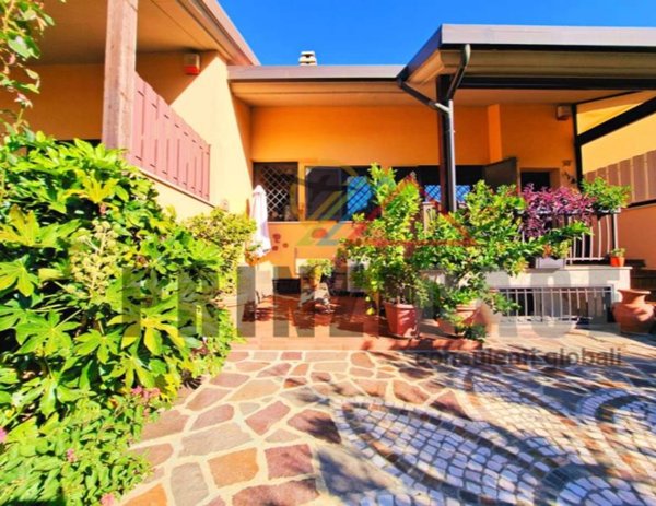 casa indipendente in vendita a Marino