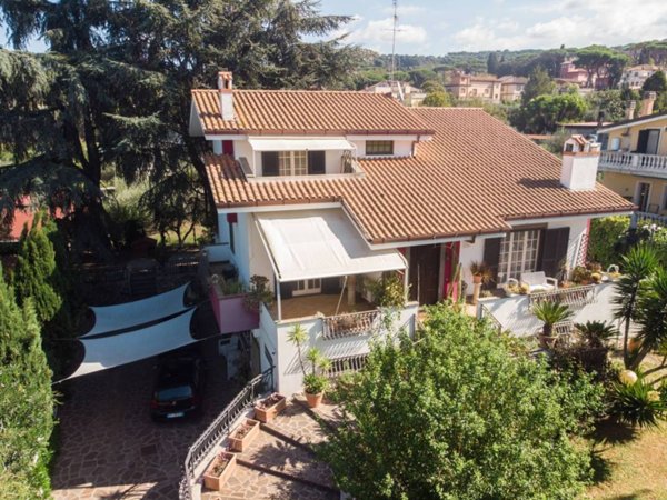 casa indipendente in vendita a Marino