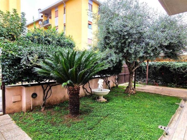casa indipendente in vendita a Marino in zona Due Santi