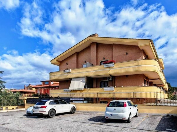appartamento in vendita a Marino in zona Santa Maria delle Mole
