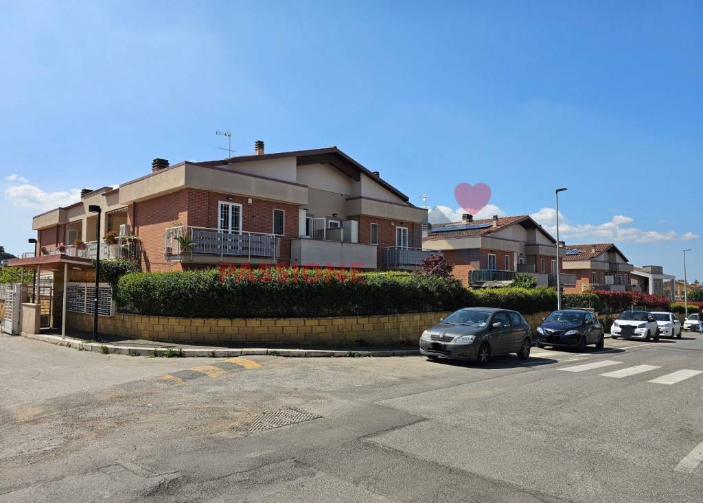 appartamento in vendita a Marino in zona Poggio delle Mole