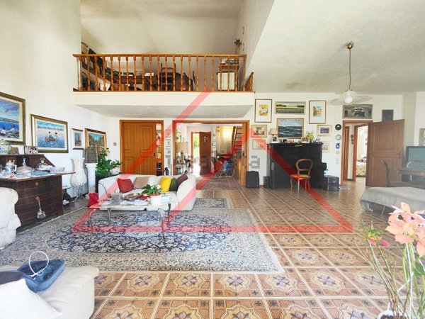 casa indipendente in vendita a Marino in zona Due Santi