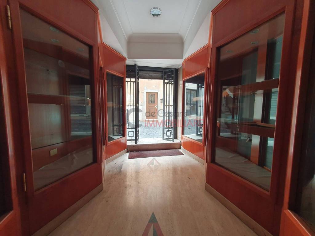 negozio in vendita a Marino