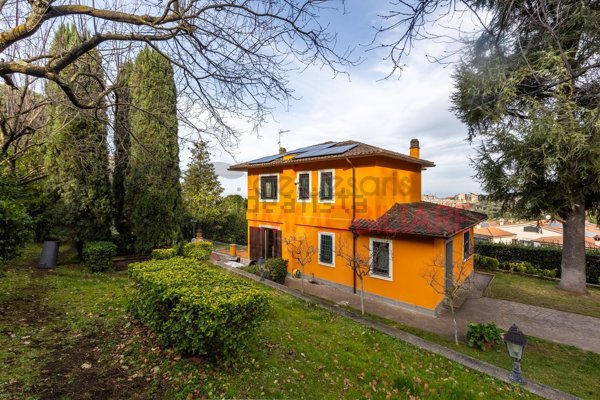 casa indipendente in vendita a Marino