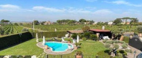 casa indipendente in vendita a Marino
