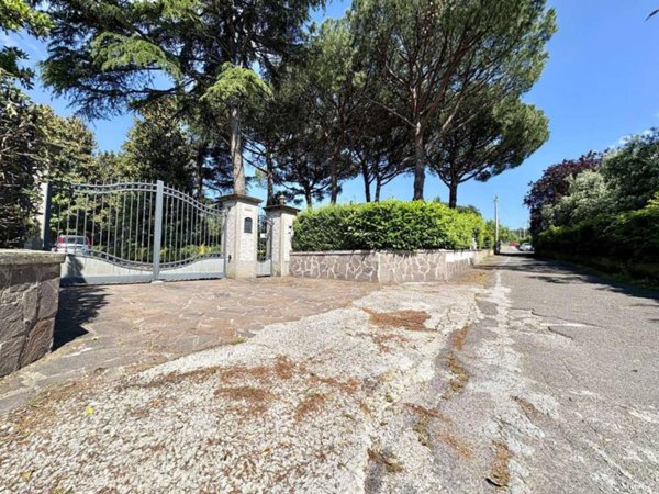 casa indipendente in vendita a Marino in zona Due Santi