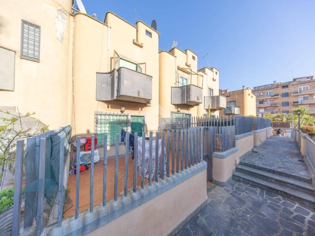 casa indipendente in vendita a Marino in zona Santa Maria delle Mole