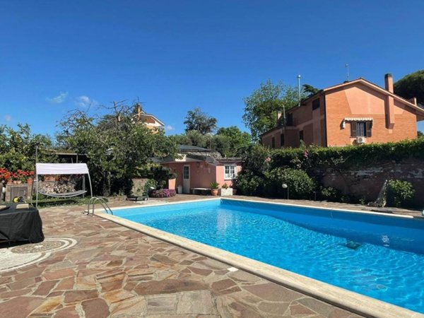 casa indipendente in vendita a Marino in zona Frattocchie
