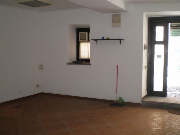 locale commerciale in vendita a Marino