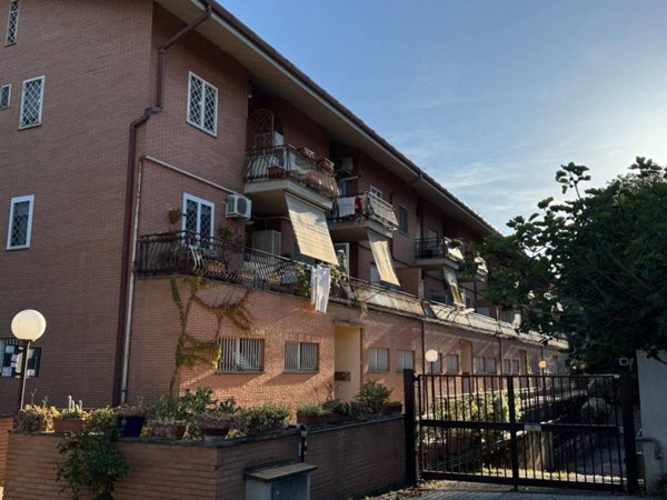 appartamento in vendita a Marino in zona Santa Maria delle Mole