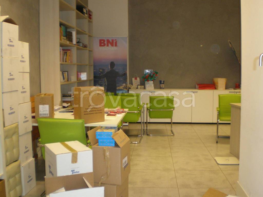 locale commerciale in vendita a Marino