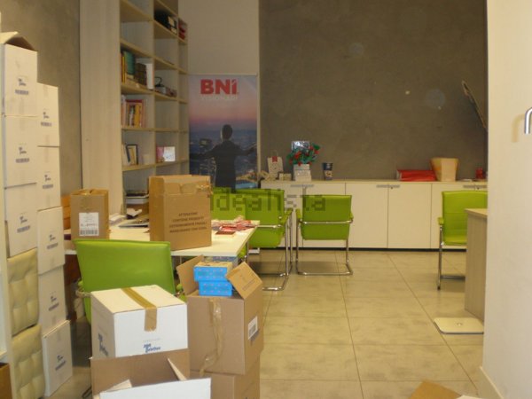 locale commerciale in vendita a Marino