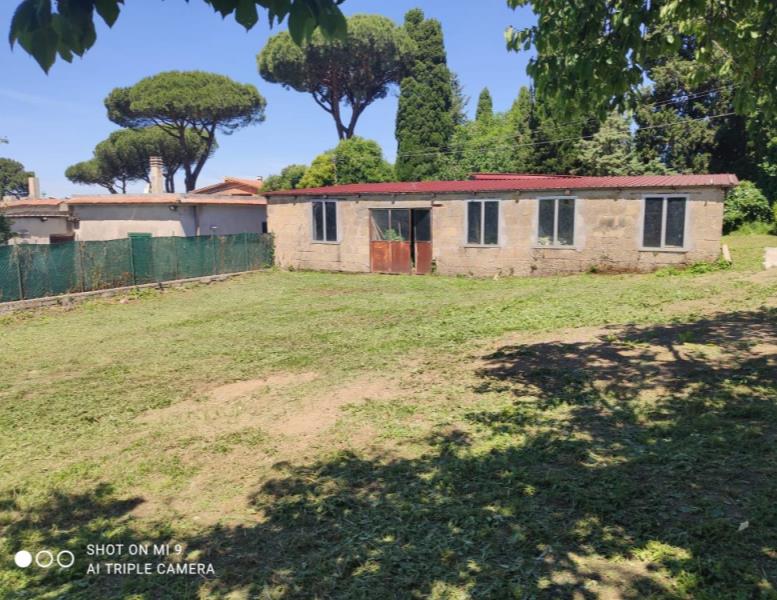 locale commerciale in vendita a Marino