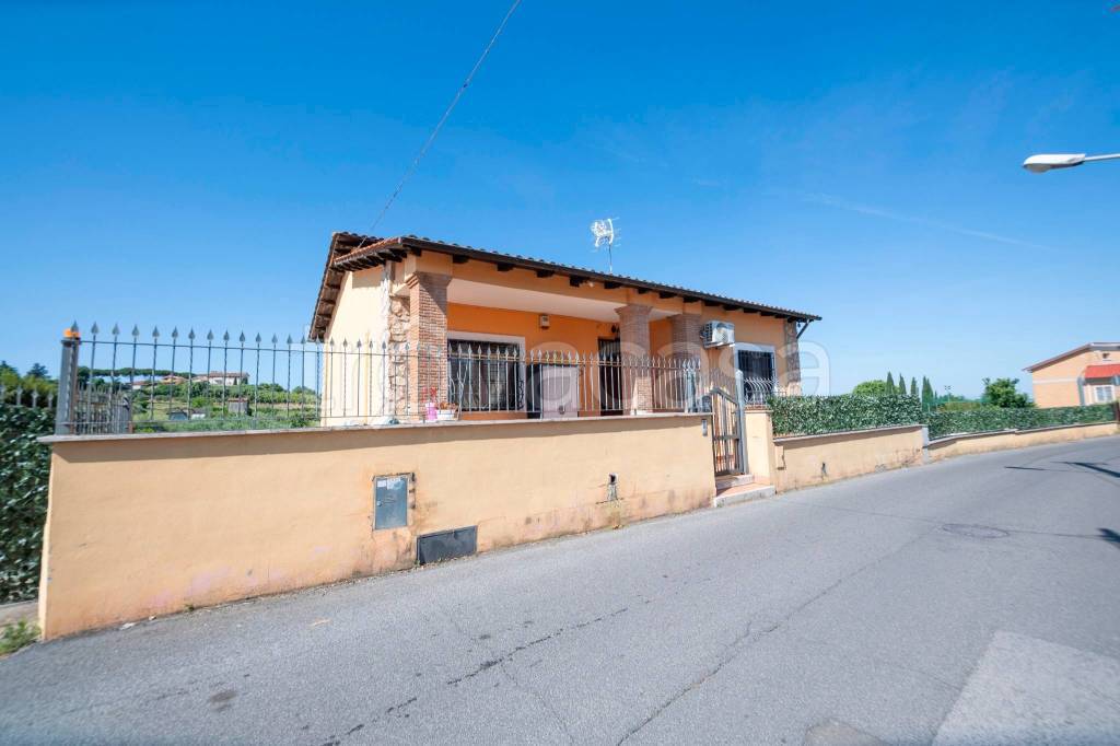 casa indipendente in vendita a Marino in zona Castelluccia