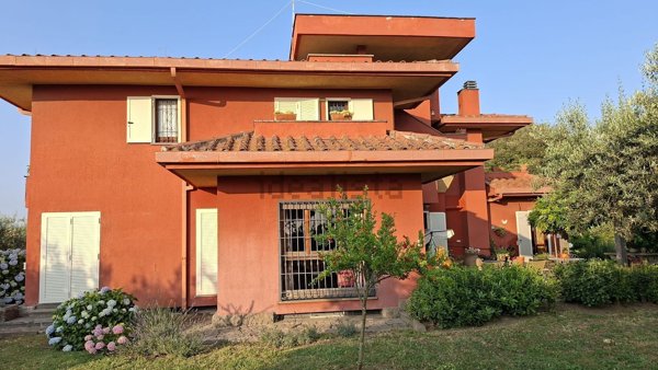 casa indipendente in vendita a Marino