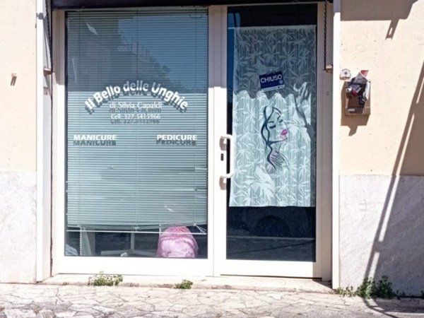 negozio in vendita a Marino in zona Santa Maria delle Mole