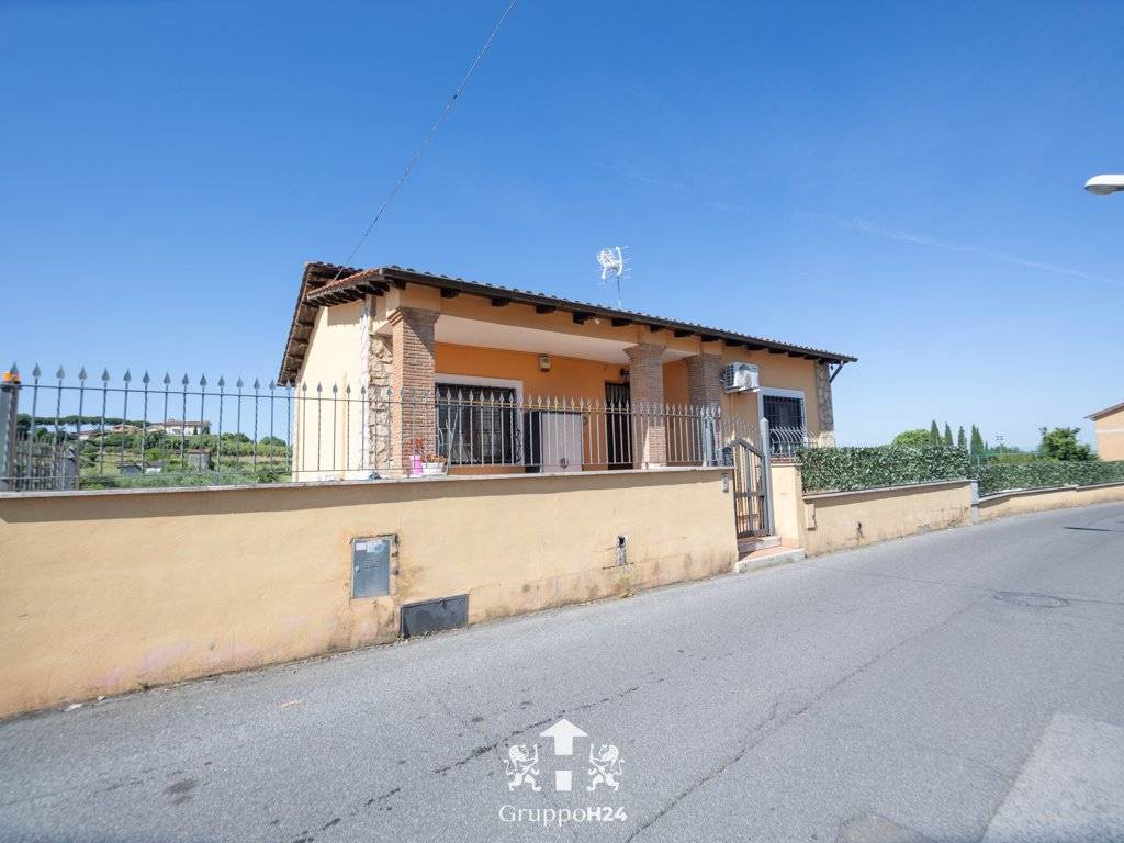 casa indipendente in vendita a Marino in zona Castelluccia