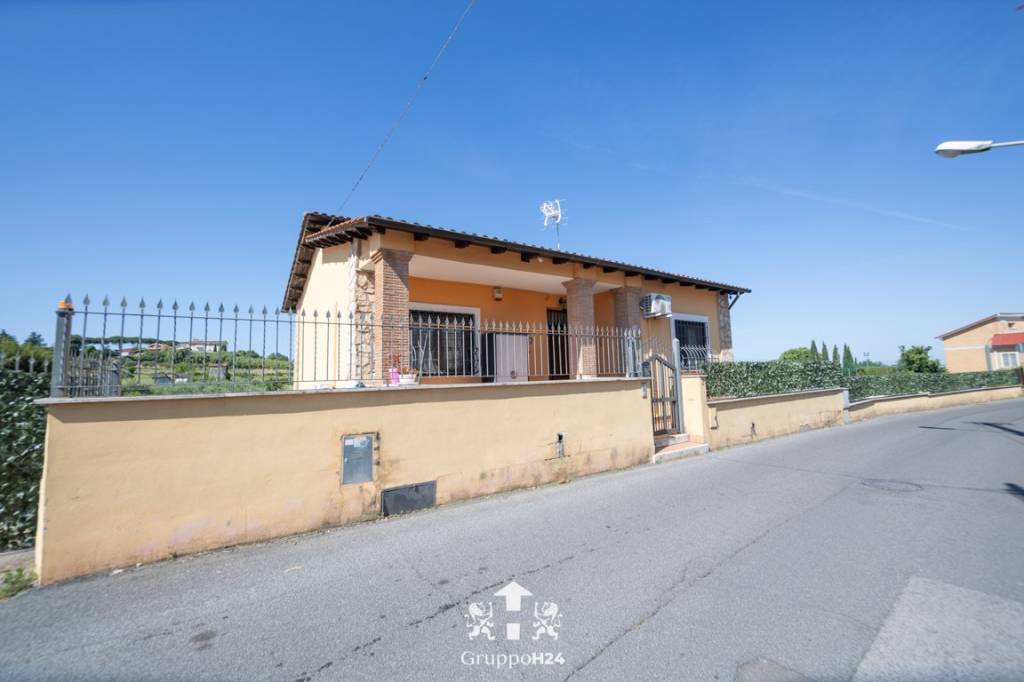casa indipendente in vendita a Marino in zona Castelluccia