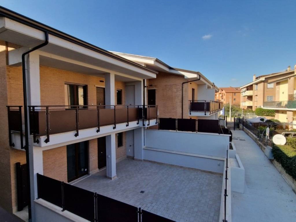 appartamento in vendita a Marino in zona Poggio delle Mole