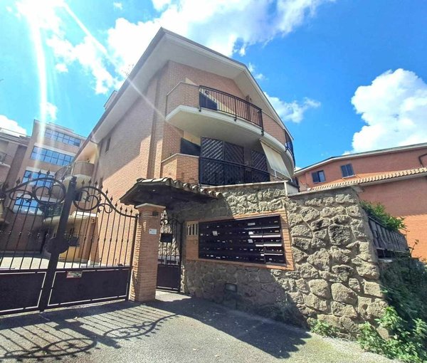 appartamento in vendita a Marino in zona Frattocchie