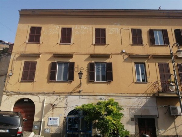 locale commerciale in vendita a Marino