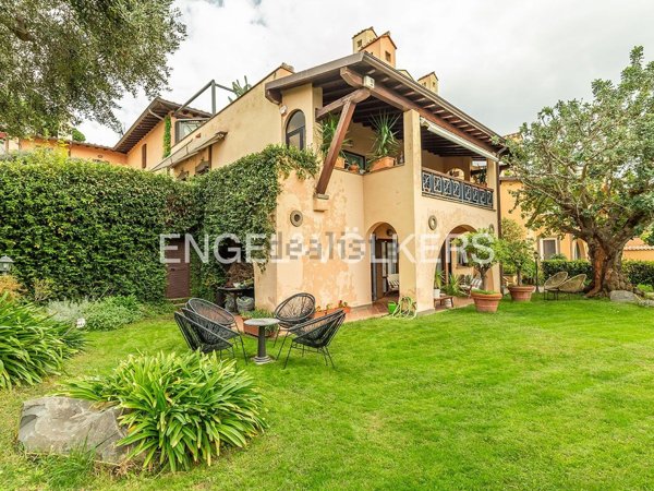 casa indipendente in vendita a Marino