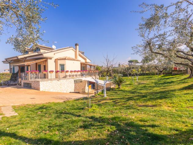 casa indipendente in vendita a Marino in zona Poggio delle Mole