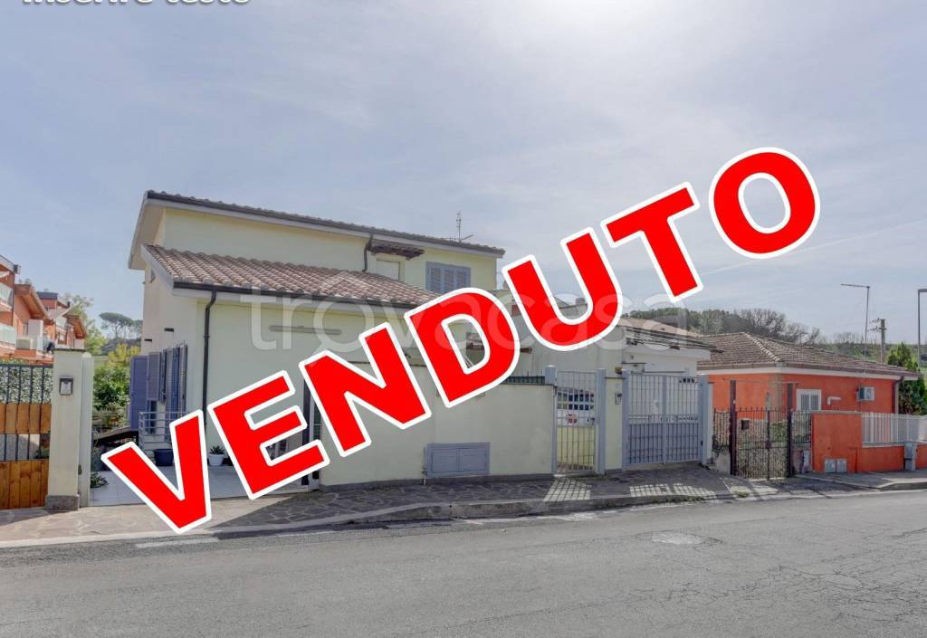 casa indipendente in vendita a Marino in zona Santa Maria delle Mole