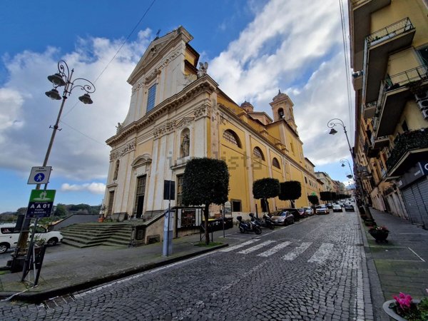 locale commerciale in vendita a Marino