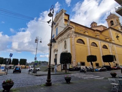 locale commerciale in vendita a Marino