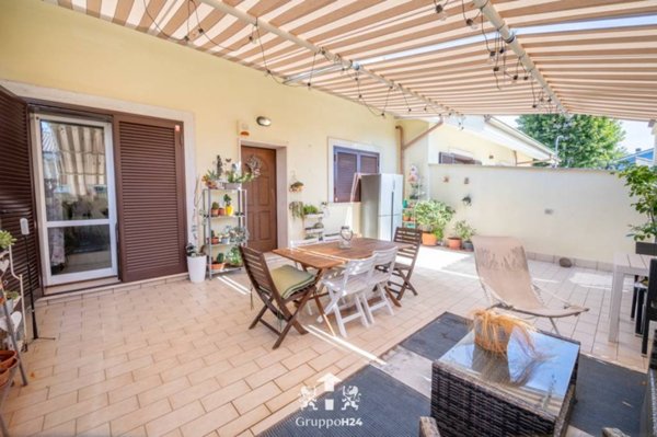 casa indipendente in vendita a Marino in zona Santa Maria delle Mole
