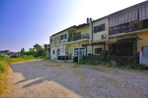 locale di sgombero in vendita a Marino