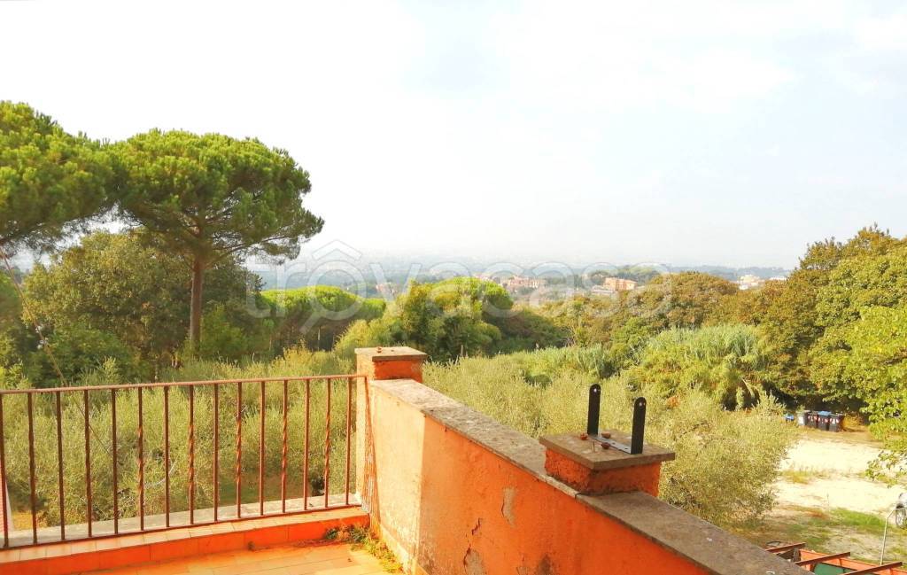 casa indipendente in vendita a Marino in zona Due Santi