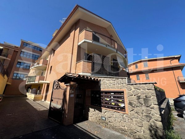 appartamento in vendita a Marino in zona Poggio delle Mole